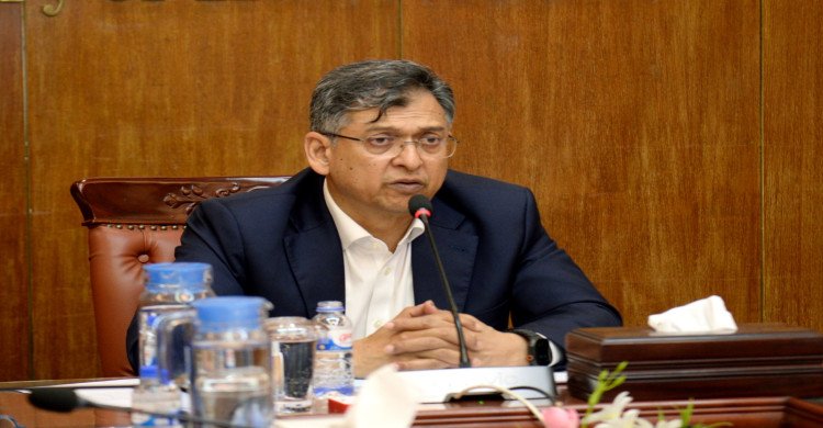 কর্মকর্তাদের স্বচ্ছতা ও জবাবদিহিতার সঙ্গে কাজ করার আহ্বান নবনিযুক্ত স্বরাষ্ট্র মন্ত্রীর